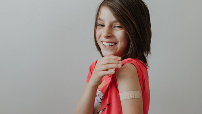 Copiii cu vârsta de 12 ani și peste se pot vaccina anti-Covid începând de miercuri