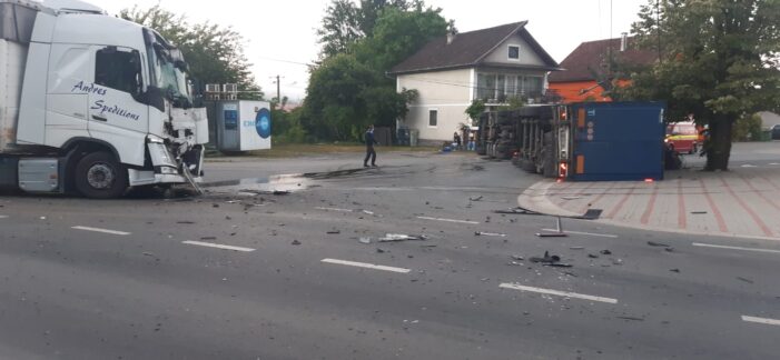 Impact teribil intre doua TIR-uri ! (Foto)