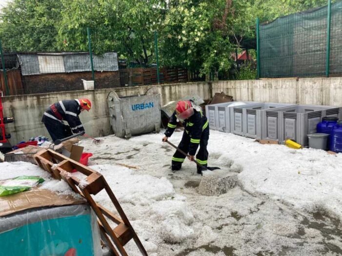 Grindina adunata cu lopata intr-un judet din tara (Foto)