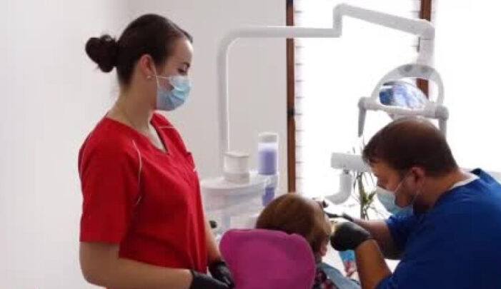 Cabinetul stomatologic din Satu Mare unde toți copiii sunt tratați gratuit