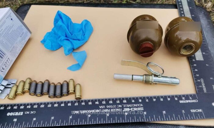 Contrabandist prins cu grenade si munitie in masina