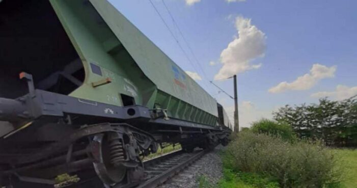Tren de marfa deraiat. Calatoria satmarenilor spre litoral, afectata