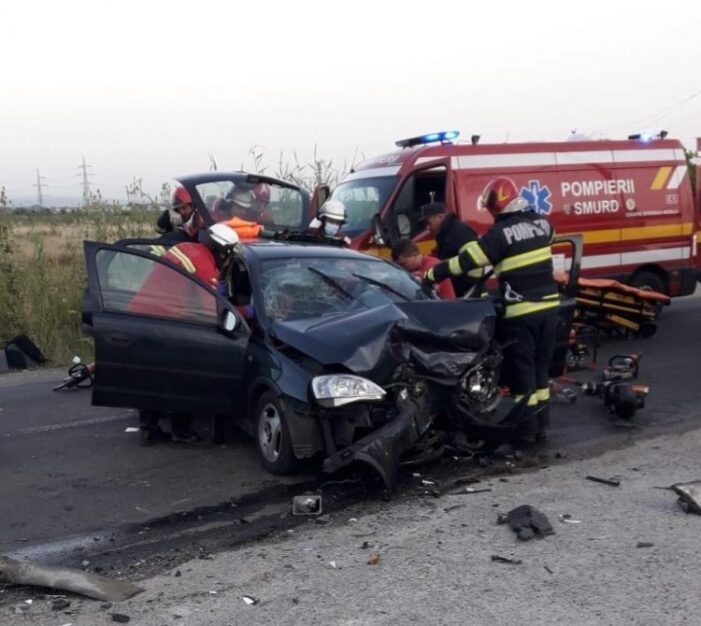 Accident cu doua victime. Doua masini facute praf (Foto)