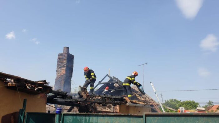 Incendiu la acoperisul unei case (Foto)