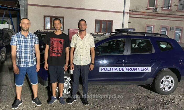 Trei tunisieni opriti la granita (Foto)