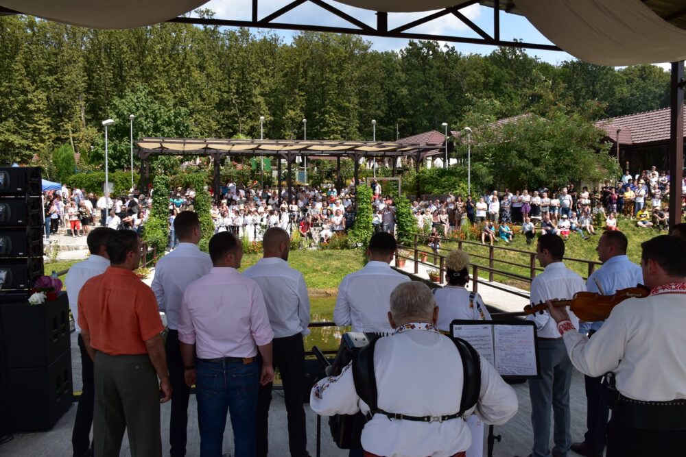 Număr record de participanți la Festivalul Foclorului Codrenesc de la Oțeloaia