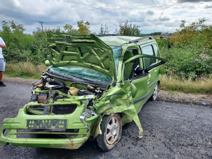 Accident grav la iesirea din Livada. 3 victime (Foto)