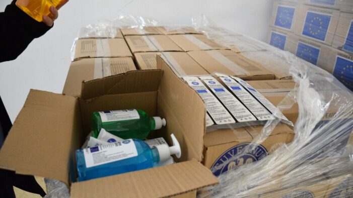 O noua transa de produse alimentare si de igiena pentru persoanele defavorizate