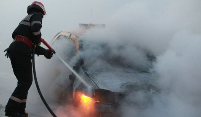 A incendiat doua masini. Politia l-a retinut !