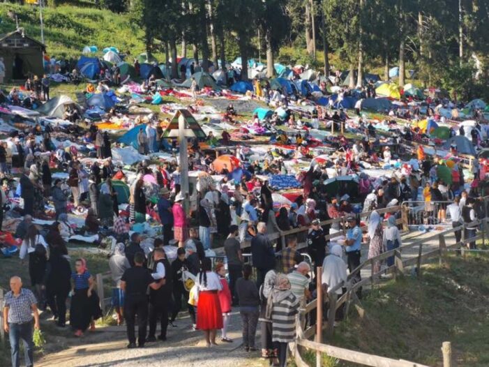 A inceput cel mai mare pelerinaj din Transilvania. Se asteapta peste 10.000 de oameni (Foto)