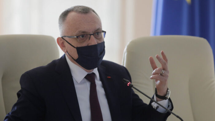 Sorin Cimpeanu: „Masca de protectie absolut necesara in interior”