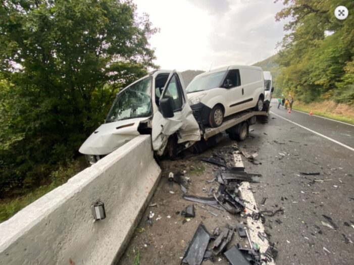 Impact devastator ! Trei raniti ! (Foto)