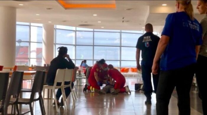 Tragedie la mall ! Un bătrân s-a înecat cu mâncare !