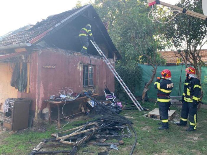 Incendiu la o anexa gospodareasca (Foto)