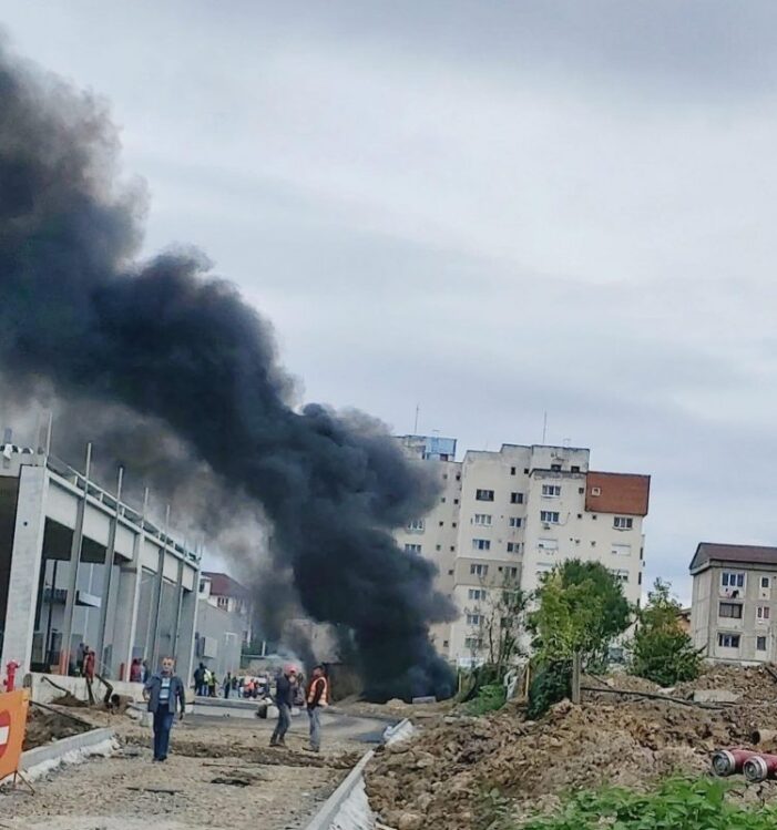 Explozie urmata de incendiu la noul mall din Baia Mare (Video)