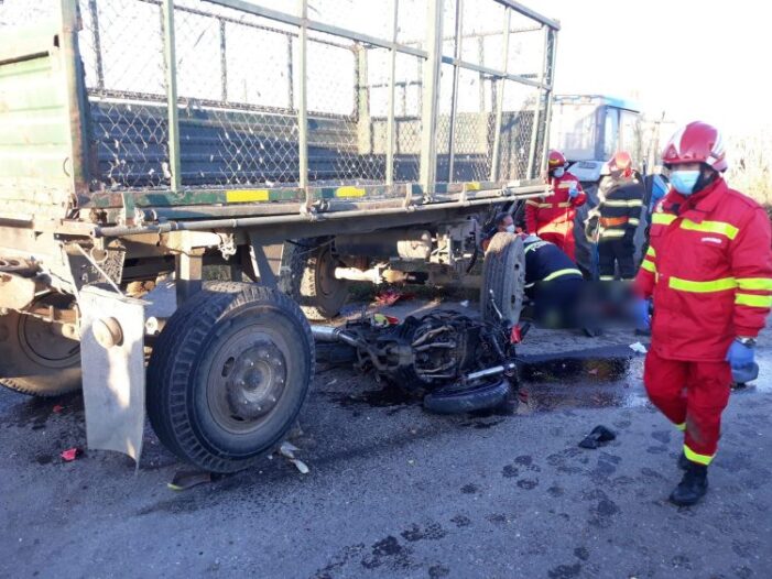 Accident cumplit. Un tanar de 21 de ani a murit (Foto)