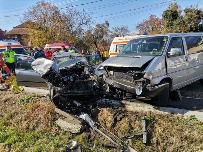Accident cumplit in judet ! Doi morti si trei raniti ! (Foto)