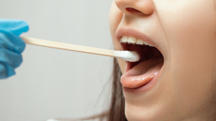 S-a aprobat folosirea testelor de saliva in scoli