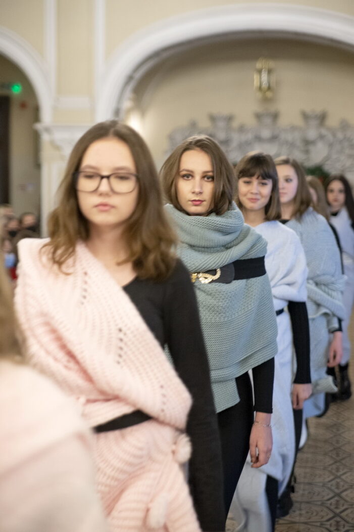 Festivalul „Magia Crăciunului”, a inceput cu o gală de modă, la castelul din Carei (Foto)