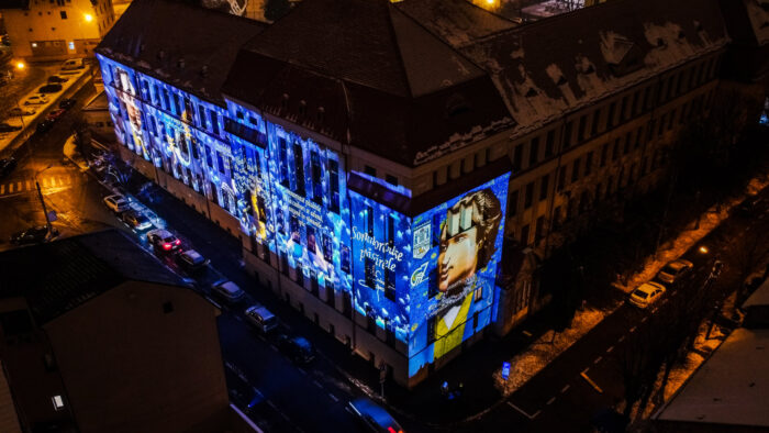 Proiecții de lumini pe clădirea Colegiului Național „Mihai Eminescu” (Fotogalerie)