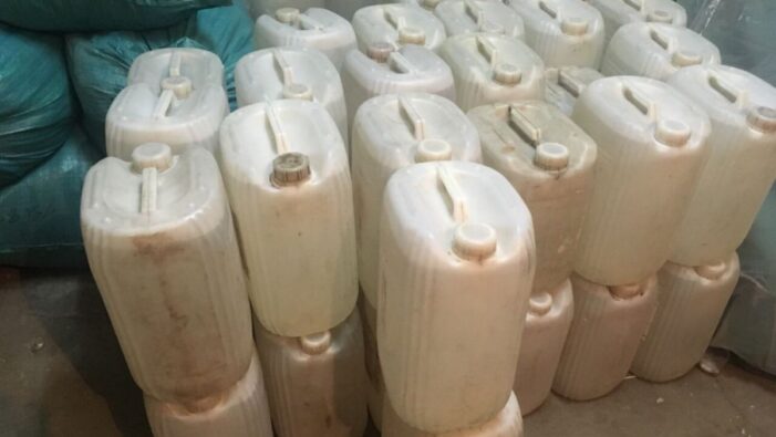 Politistii au confiscat aproape 500 de litri de alcool