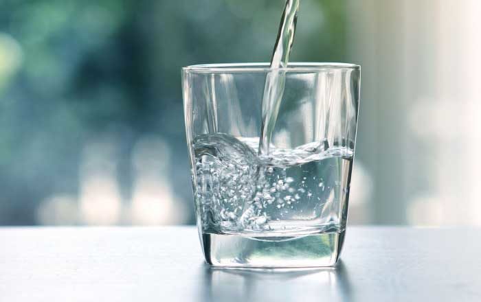 Cât de bine este să bem apă înainte de culcare ?