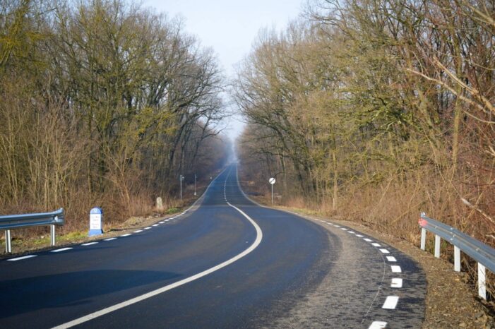 Peste 8 milioane de lei de la Ministerul Dezvoltarii, pentru modernizarea drumurilor judetene