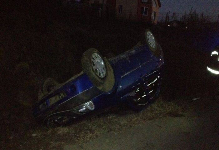 S-a rasturnat cu masina in sant. Un copil, ranit