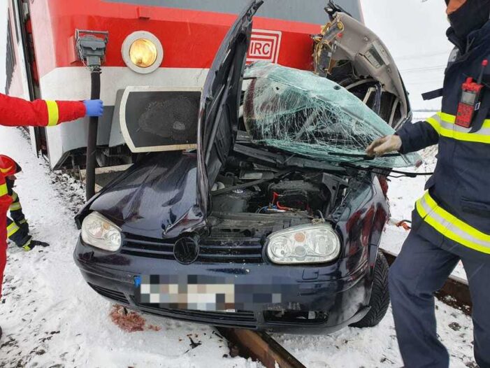 O soferita de 22 de ani, a murit spulberata de tren (Foto)