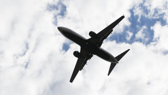 România a închis spațiul aerian pentru toate avioanele ruse