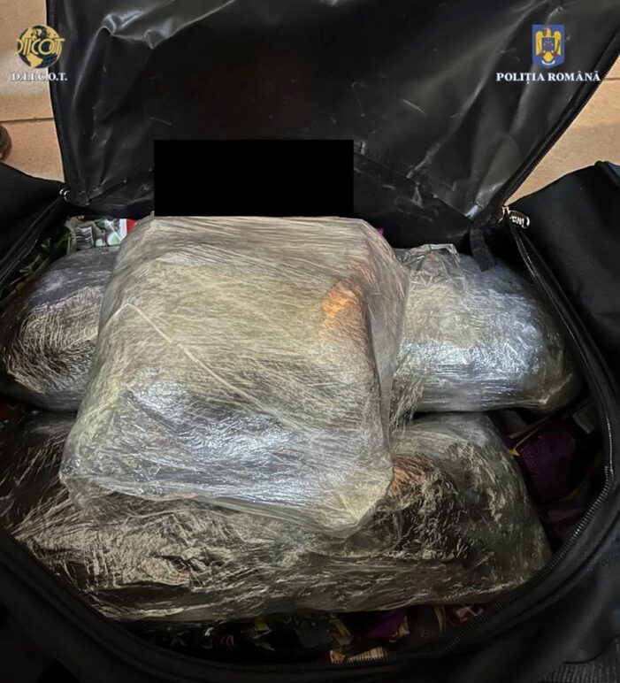 Doi satmareni si un oradean, prinsi cu droguri (Foto)