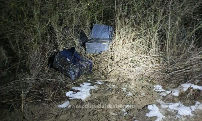 Tigari de contrabanda aruncate in canal (Foto)