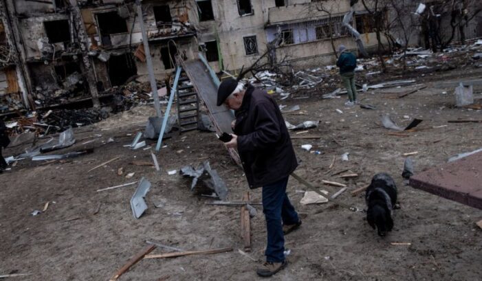 Bombardamente. Rusii au atacat o baza militara la doar 15 km de Romania