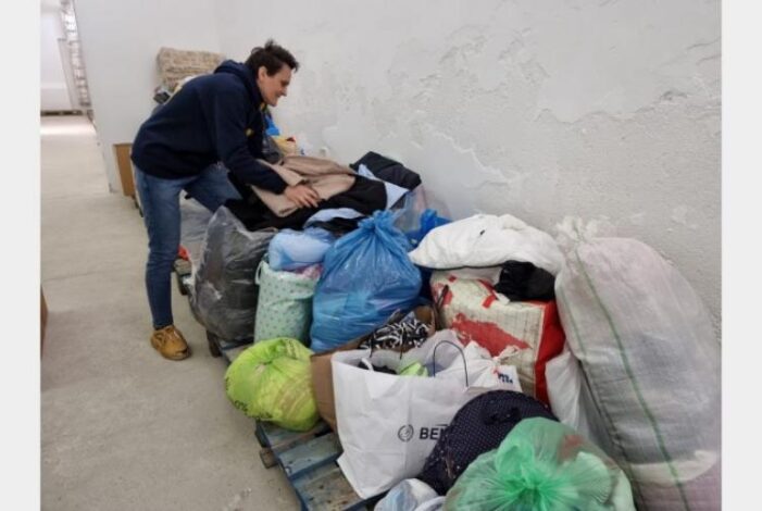 Zeci de pachete cu donații pentru ucraineni se strică în depozite. Autoritățile rămân nepăsătoare