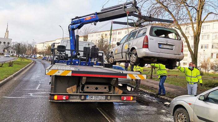 Masinile abandonate pe domeniul public, ridicate (Foto)