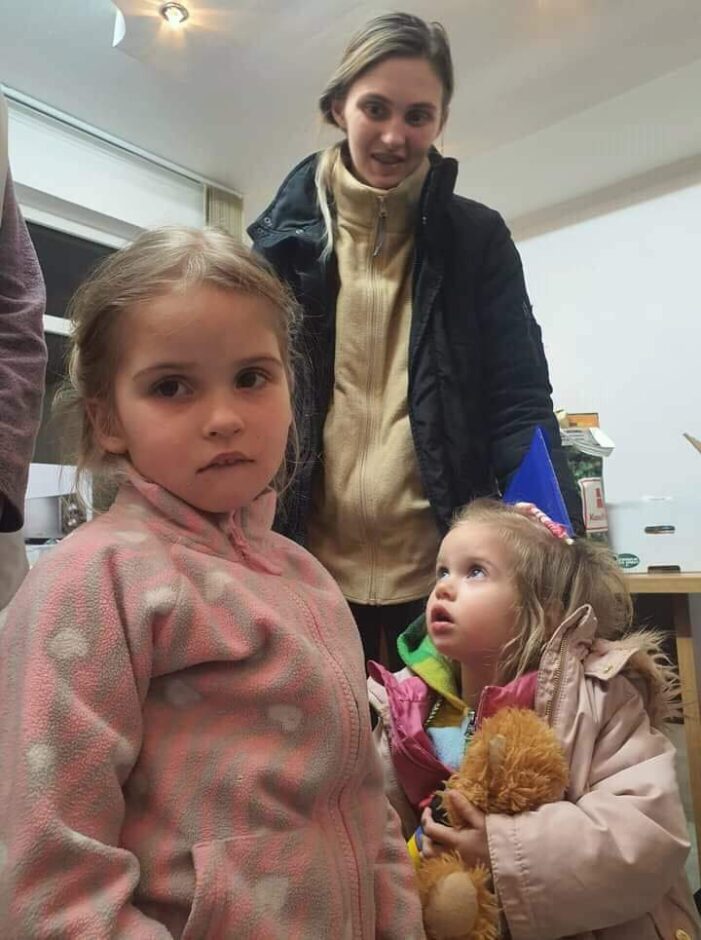 Povestea unei mame cu doi copii. Au ajuns din Ucraina la Satu Mare dupa 7 zile de drum ! (Foto)
