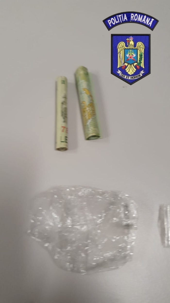 Tineri prinsi cu droguri in municipiu Tineri prinsi cu droguri in municipiu