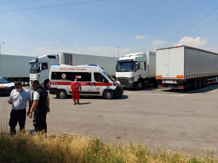 Șofer român, găsit mort în cabina TIR-ului în Italia