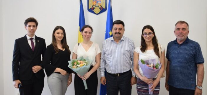 Întâlnire cu absolventele de ZECE (Foto)