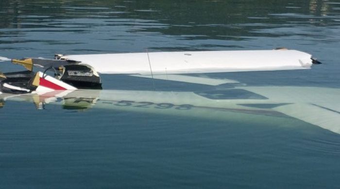 Un avion s-a prăbuşit în Lacul Colibiţa