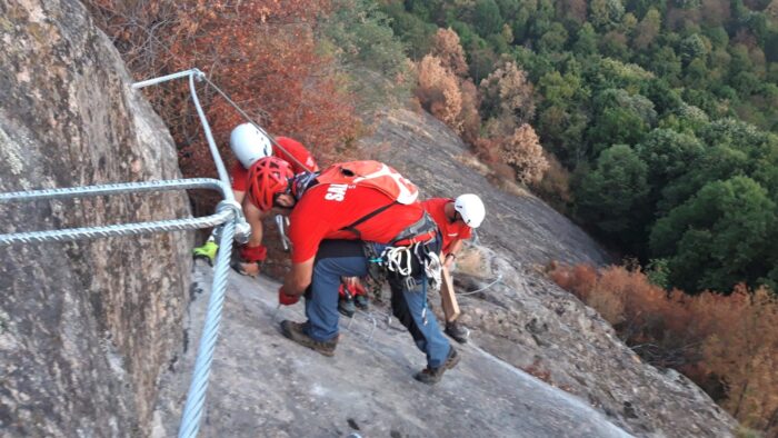 Se fac ultimele pregatiri pe traseul turistic „Via Ferrata”