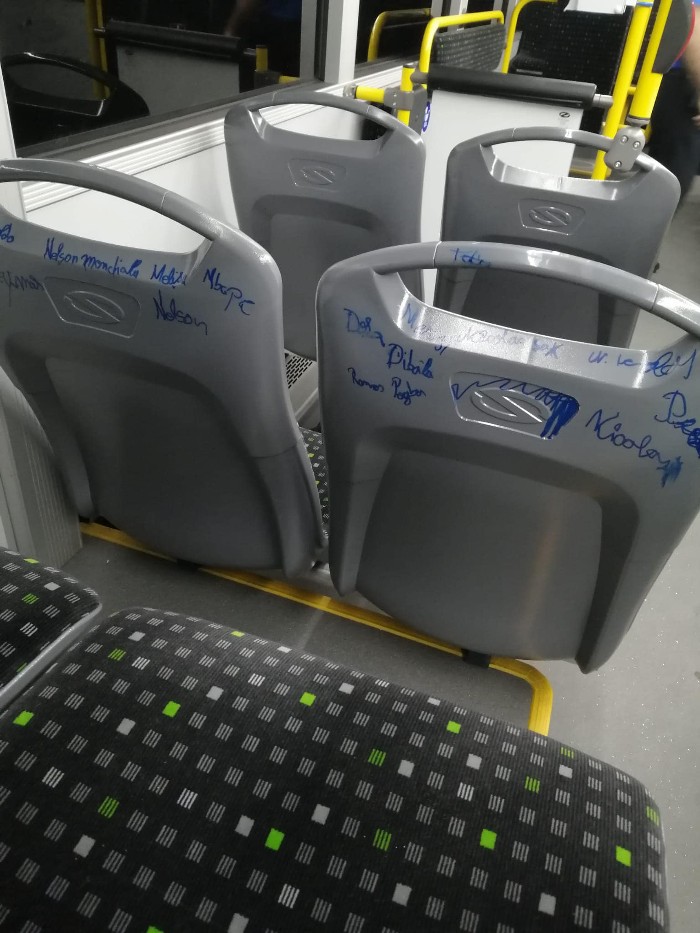 Autobuze „semnate” cu carioci, in noile autobuze Transurban (Foto)