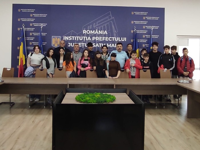 Elevii de la Școala Gimnazială ”Mircea Eliade” în vizită la Instituția Prefectului