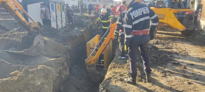 Un tanar din Satu Mare a murit ingropat sub un mal de pamant (Foto)