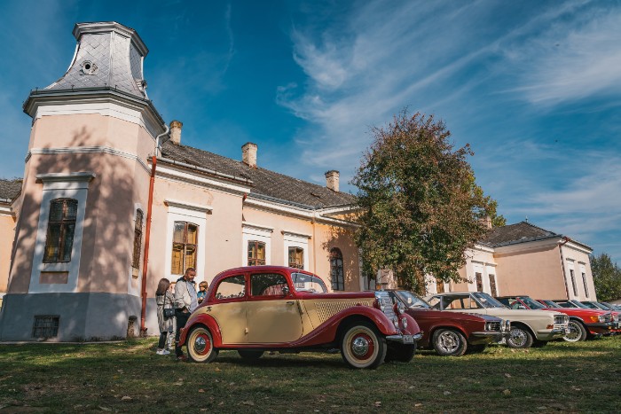 Retroparada Toamnei 2022 la Satu Mare – bijuterii pe patru roți la parada automobilelor de epocă
