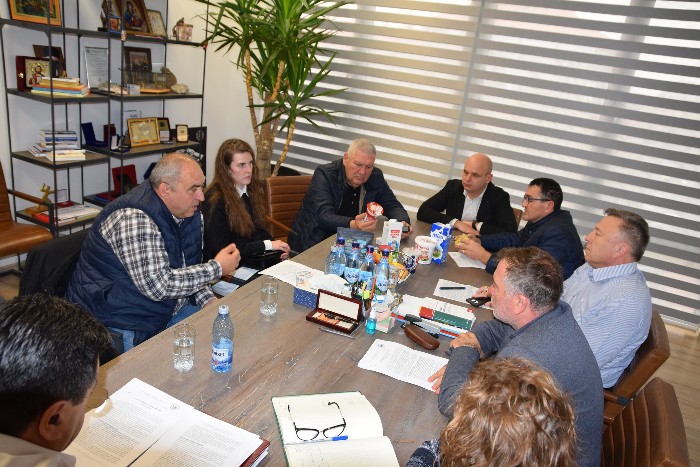Liderii fermierilor, primiţi de prefect (Foto)