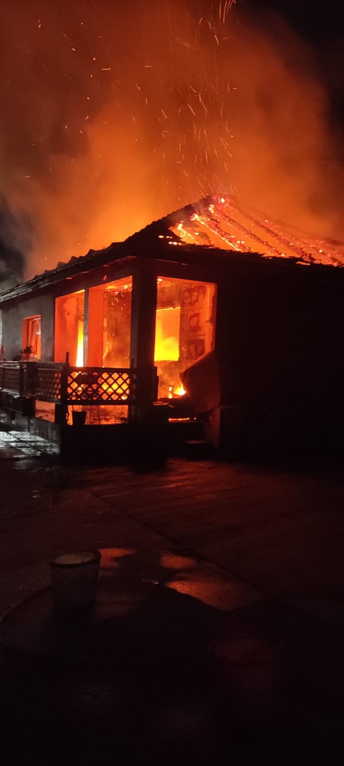 Incendiu devastator in judet (Foto)