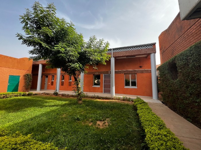 Spital construit de sătmăreni, în inima Africii (Foto)