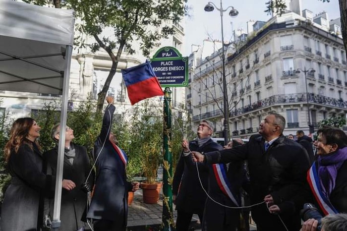 Piaţă care poartă numele violonistului George Enescu, inaugurată la Paris (Foto)