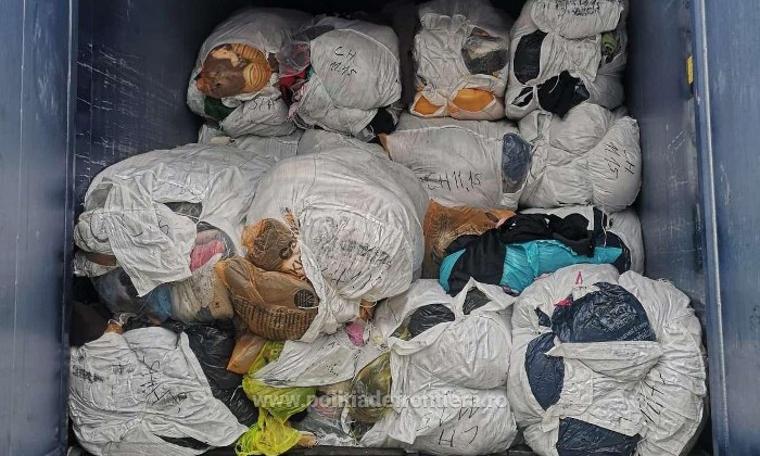 Peste 35.500 de kg de deşeuri, oprite la intrarea în ţară